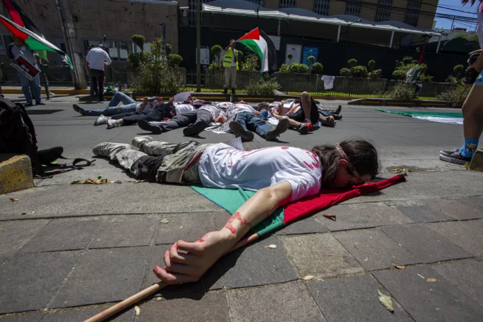 Marcha en Guadalajara al consulado de EEUU, condenan veto a resolución en la ONU que pedía cese de fuego en Gaza