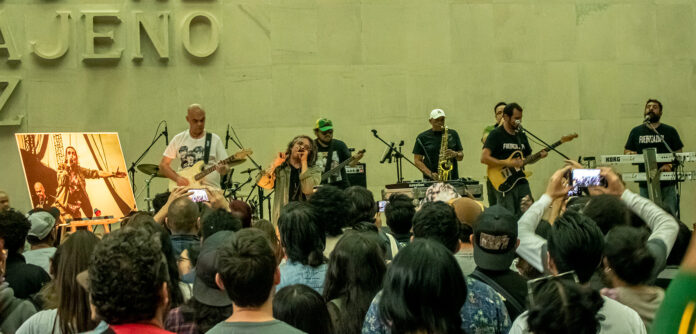 El Centro Universitario Tlatelolco ubicado en la Alcaldía Cuauhtémoc recibió con los brazos abiertos a la agrupación Los Rastrillos el cual ofrecieron un recital musical para rendirle homenaje a Zopi.