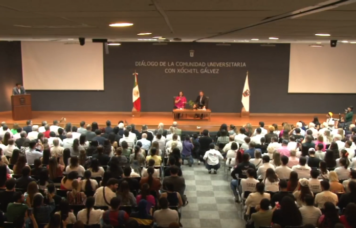 Foto: Captura de pantalla | En un encuentro con estudiantes de la Universidad de Guadalajara (UDG) la candidata de la oposición PAN-PRI-PRD y a la presidencia, Xóchitl Gálvez, presentó propuestas.