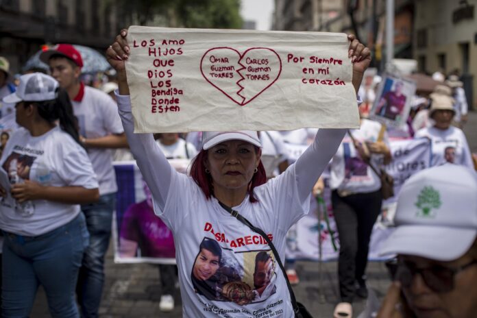 Provenientes de todas partes del país, miles de madres y familias buscadoras llegaron a la Ciudad de México con la consigna de mostrar la unión y fuerza que hay entre los distintos colectivos de búsqueda que existen.