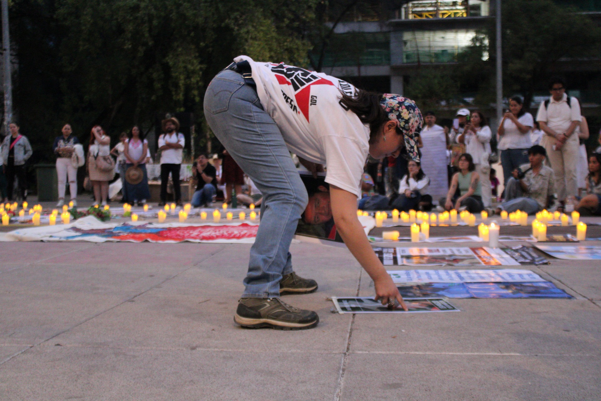 Velada por la conmemoración de la memorias de familiares que se han ido sin encontrar a sus seres queridos. Fotografías por Astrid Salgado. 