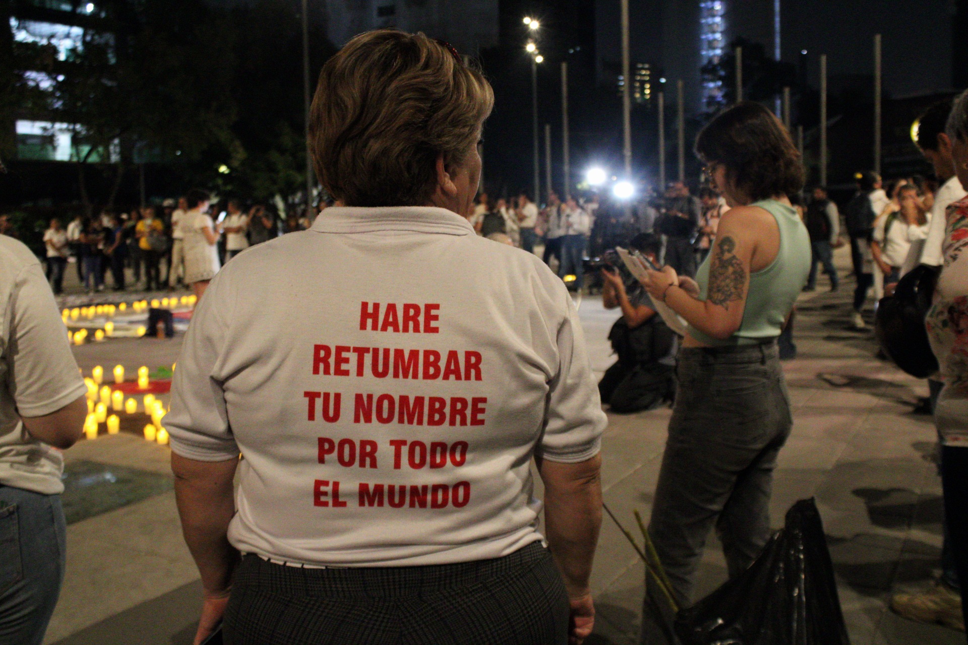 Velada por la conmemoración de la memorias de familiares que se han ido sin encontrar a sus seres queridos. Fotografías por Astrid Salgado. 