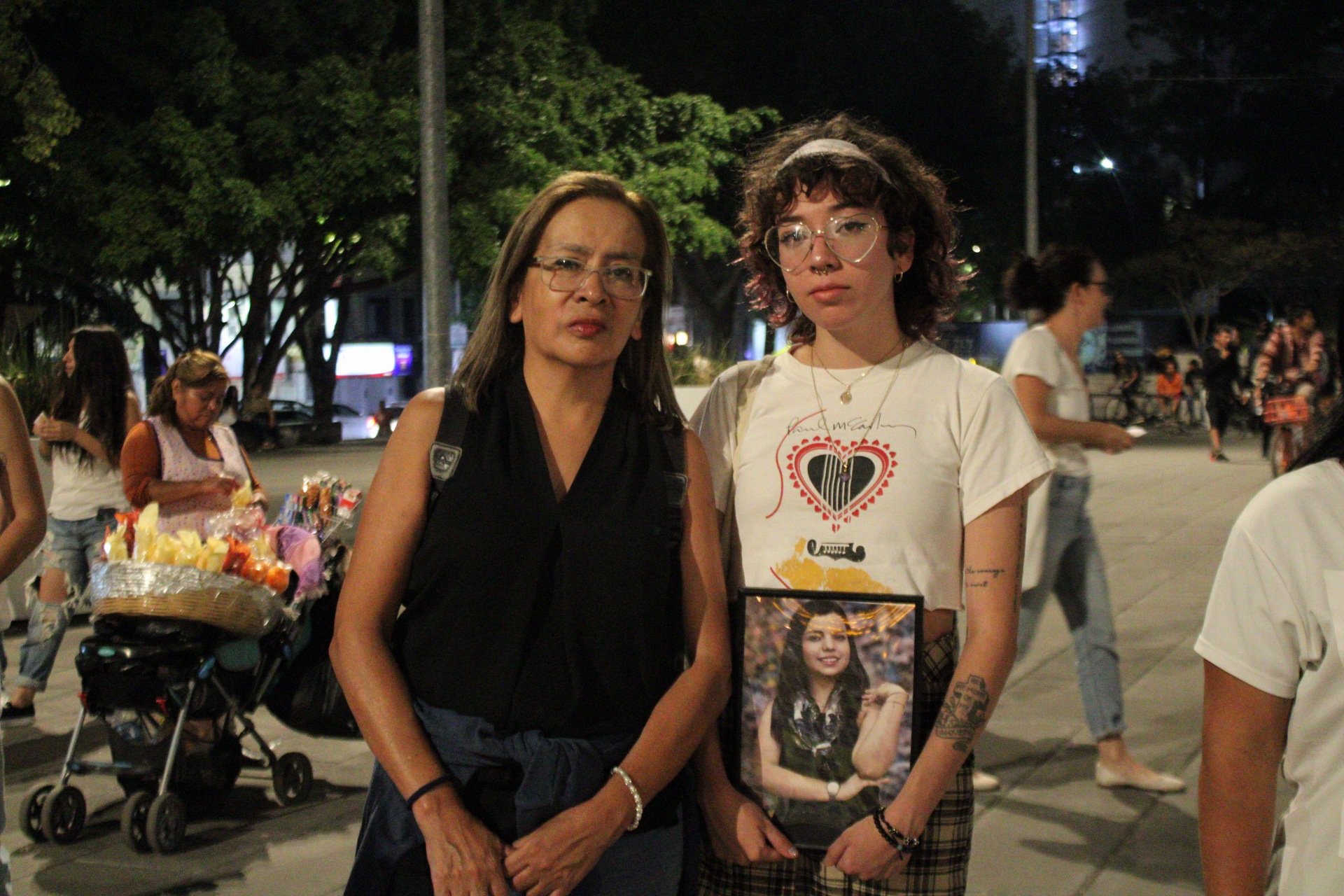 Velada por la conmemoración de la memorias de familiares que se han ido sin encontrar a sus seres queridos. Fotografías por Astrid Salgado. 