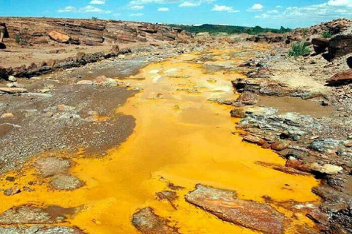 CNDH responsabiliza a autoridades estatales y federales por falta de reparación tras el derrame tóxico de Grupo México en el Río Sonora.