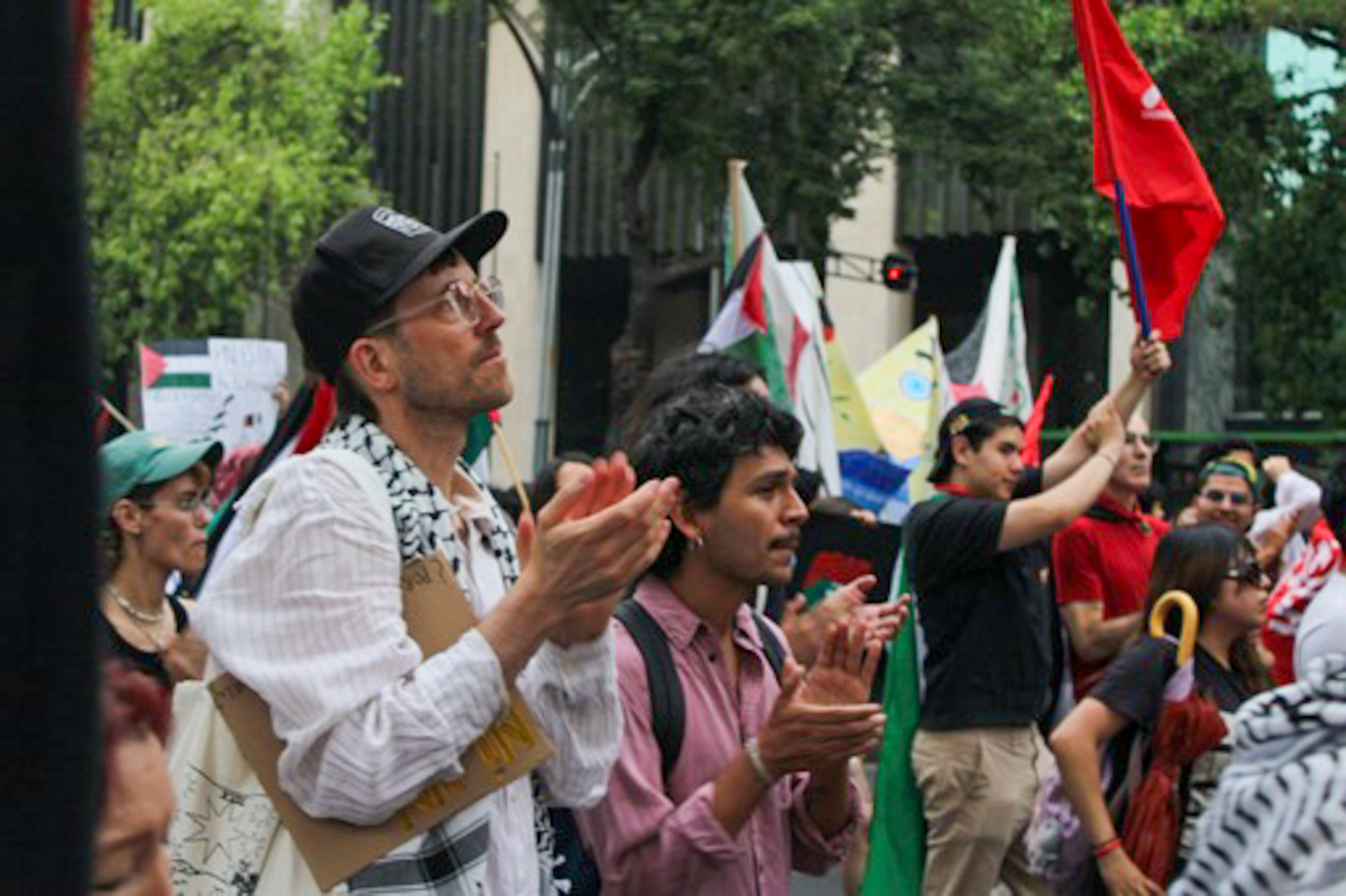 Colectivos realizaron la marcha por el aniversario 76 de la Nakba, que conmemoró la catástrofe del destierro de 700,000 palestinos, en el estado de Israel.