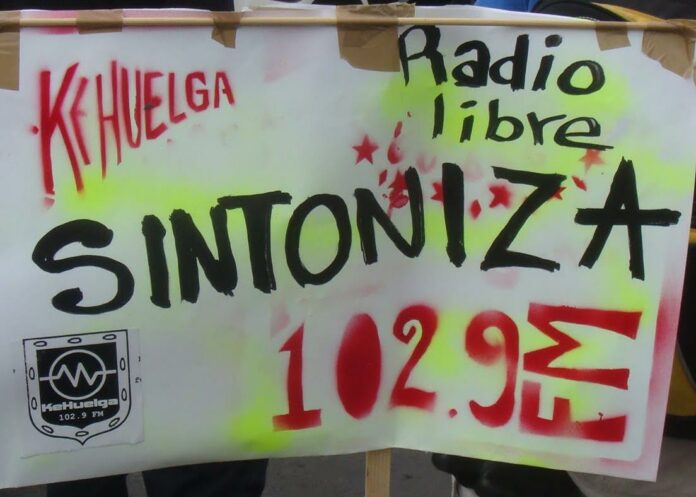 La Ké Huelga Radio 102.9 fm micrófonos y antena al servicio de las ideas