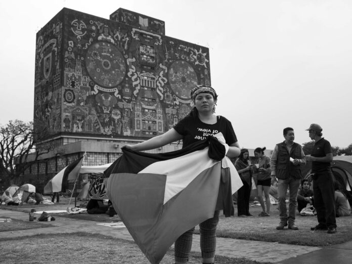 Los estudiantes de la Universidad Nacional Autónoma de México (UNAM) continúan la protesta en el campamento por el genocidio en Palestina y exigen a Rectoría romper relaciones con Israel. La Escuela Normal Rural “Isidro Burgos” en Ayotzinapa, se une a la causa.