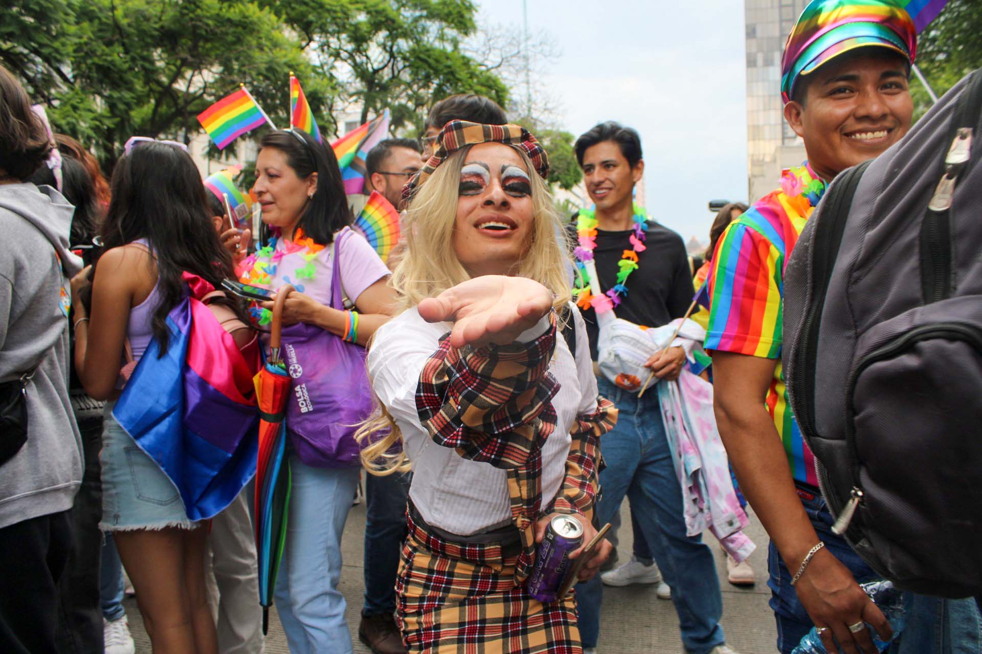 En la lucha por una diversidad libre de prejuicios, la cultura Drag se hizo presente en el Pride 2024 de la Ciudad de México, expresando su deseo de ser visibilizada a través de coloridas y brillantes manifestaciones de la comunidad LGBTIQA+.