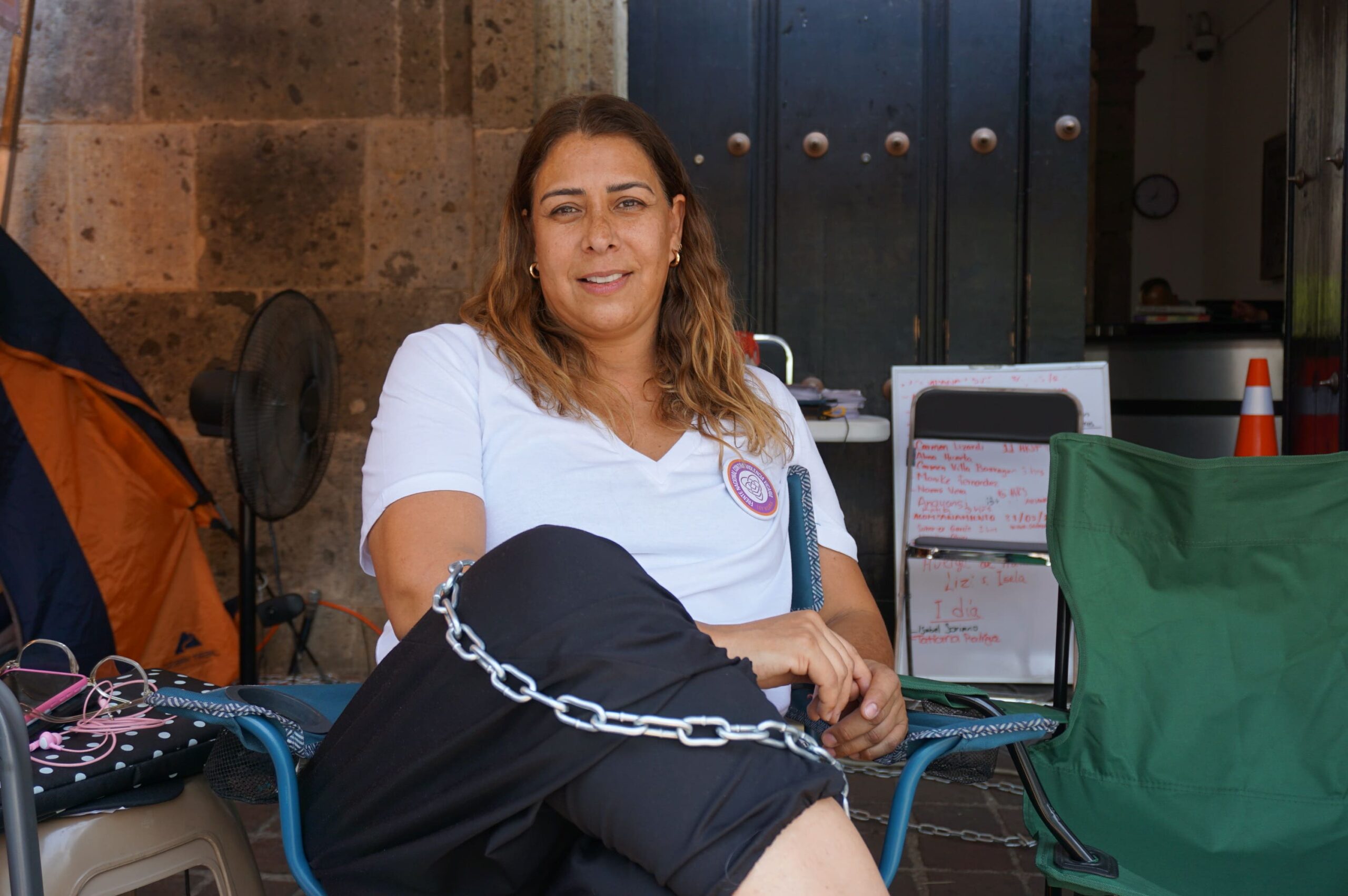 “No nos vamos a mover hasta que la #LeyVicaria se vote”: persiste huelga de hambre y campamento de madres en el Congreso de Jalisco