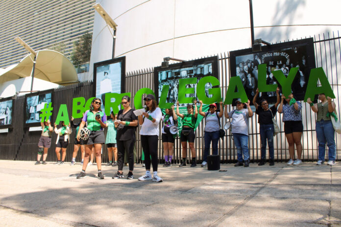 El Congreso de Puebla aprobó la despenalización del aborto hasta las 12 semanas de gestación, convirtiéndose en el décimo cuarto estado en avalar la reforma en México. La votación fue de 29 votos a favor, 7 en contra y 4 abstenciones.