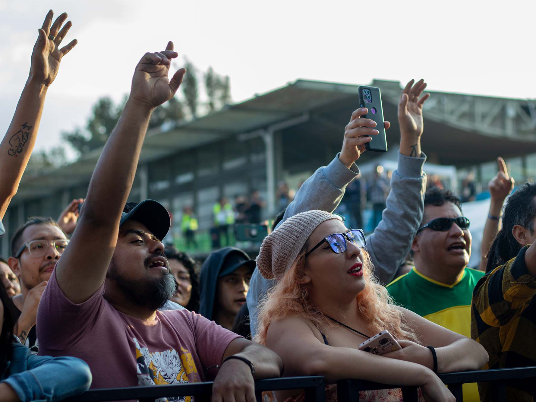 Durante el evento "Reggae Pal Oriente" en la CDMX, los Rastrillos, junto con otras agrupaciones, rindieron tributo y despedida a Gerardo Pimentel, mejor conocido como "Zopi", quien fue tallerista por un largo tiempo en su casa Faro de Oriente.