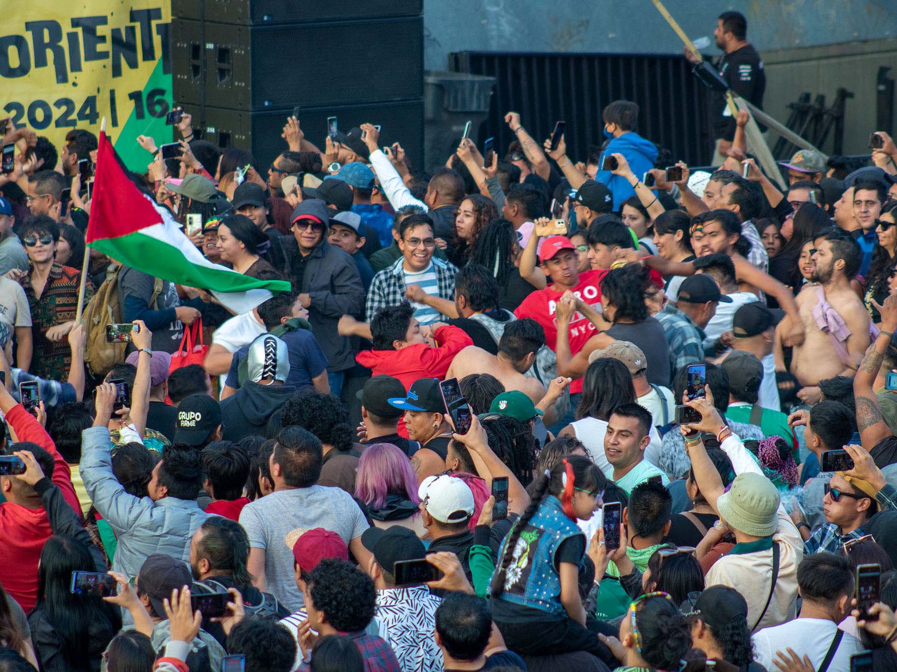 Durante el evento "Reggae Pal Oriente" en la CDMX, los Rastrillos, junto con otras agrupaciones, rindieron tributo y despedida a Gerardo Pimentel, mejor conocido como "Zopi", quien fue tallerista por un largo tiempo en su casa Faro de Oriente.