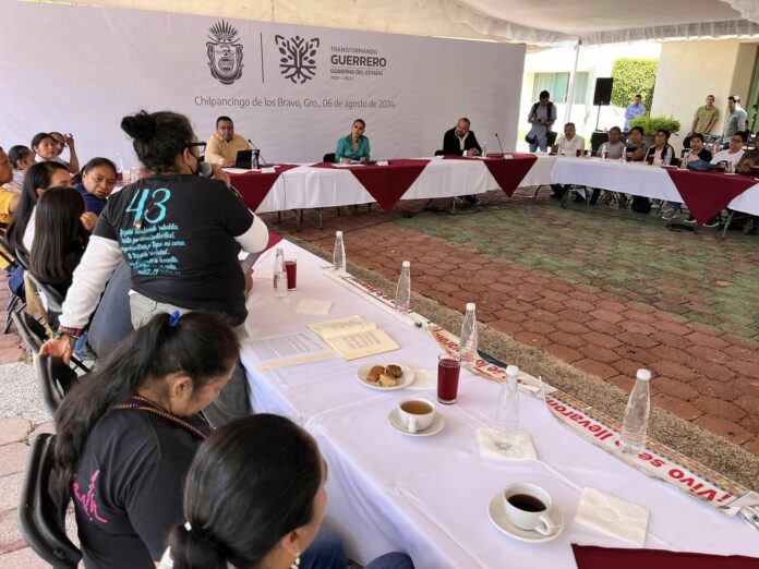 Evelyn Salgado Pineda, gobernadora de Guerrero, se reunió por primera vez con los familiares de los 43 desaparecidos en Ayotzinapa después de 3 años en el mando. Se reiteró la búsqueda de los normalistas y se solicitó intervención en área judicial, de salud y educación.