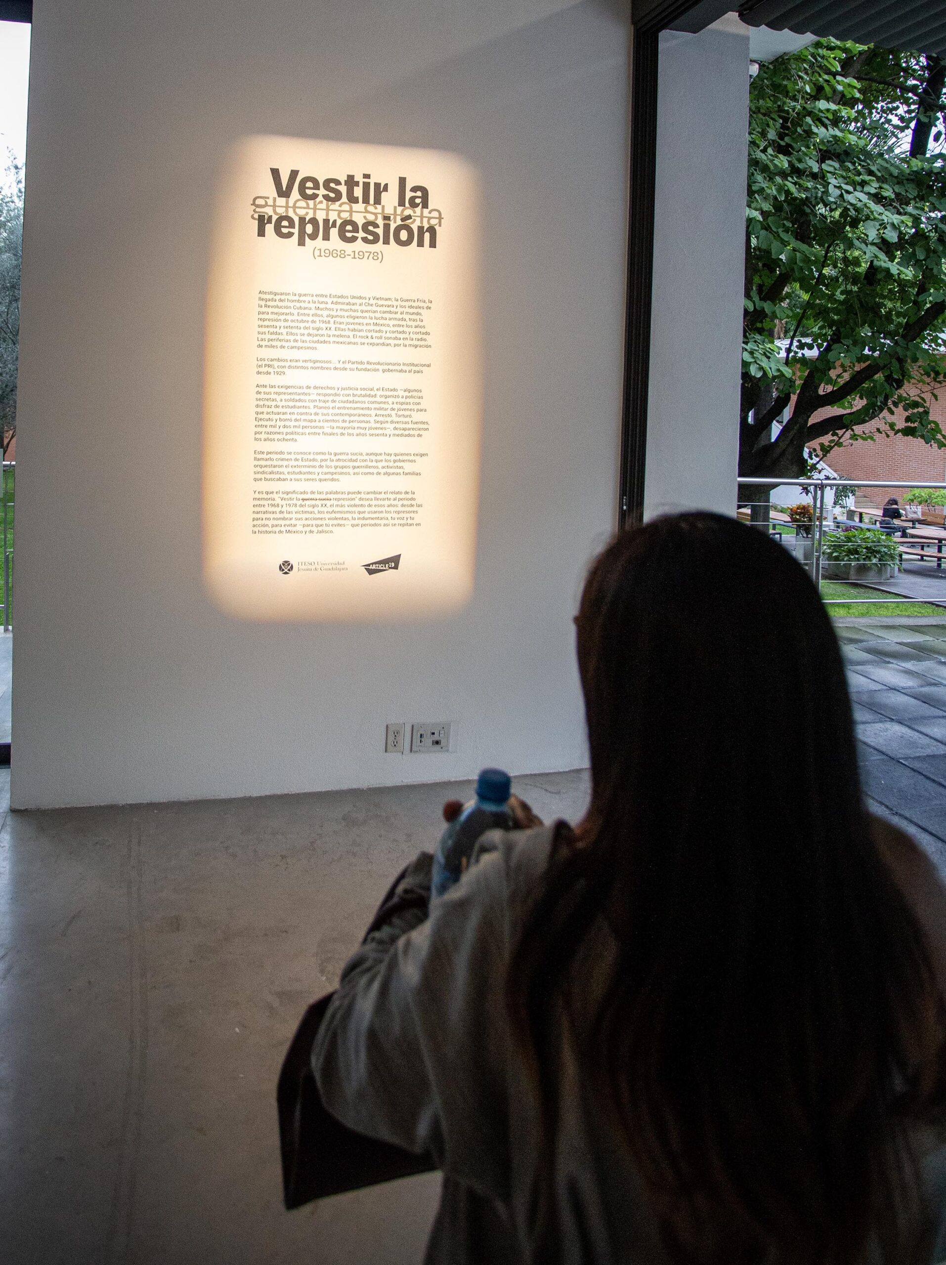 “Vestir la Represión (1968-1978)”: La Exposición que emerge como una ventana al pasado