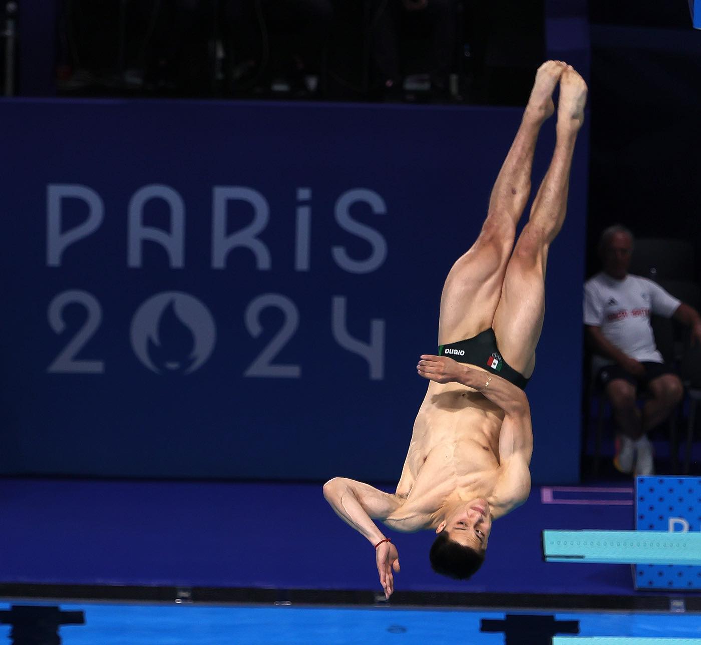 Osmar Olvera ganó el bronce en clavados de trampolín de 3 metros varonil en el Centro Acuático de Saint Denis, siendo el cuarto reconocimiento para la delegación mexicana.