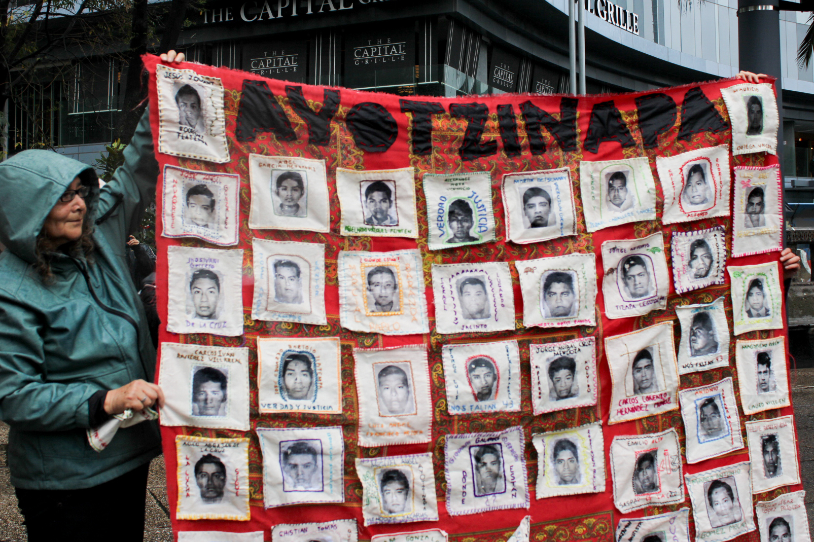 Se cumplen 10 años de la desaparición forzada de los 43 estudiantes de Ayotzinapa. Un largo camino de injusticia, de impunidad, pero sobre todo, de resistencia.