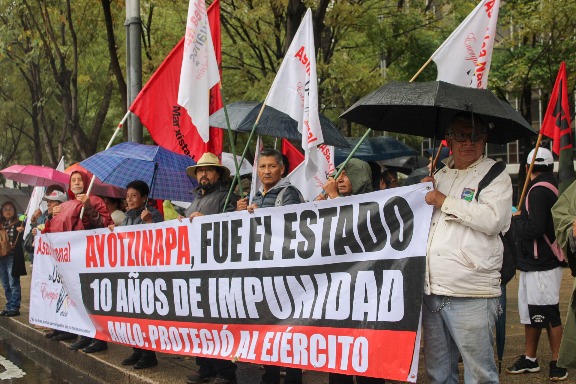 Se cumplen 10 años de la desaparición forzada de los 43 estudiantes de Ayotzinapa. Un largo camino de injusticia, de impunidad, pero sobre todo, de resistencia.