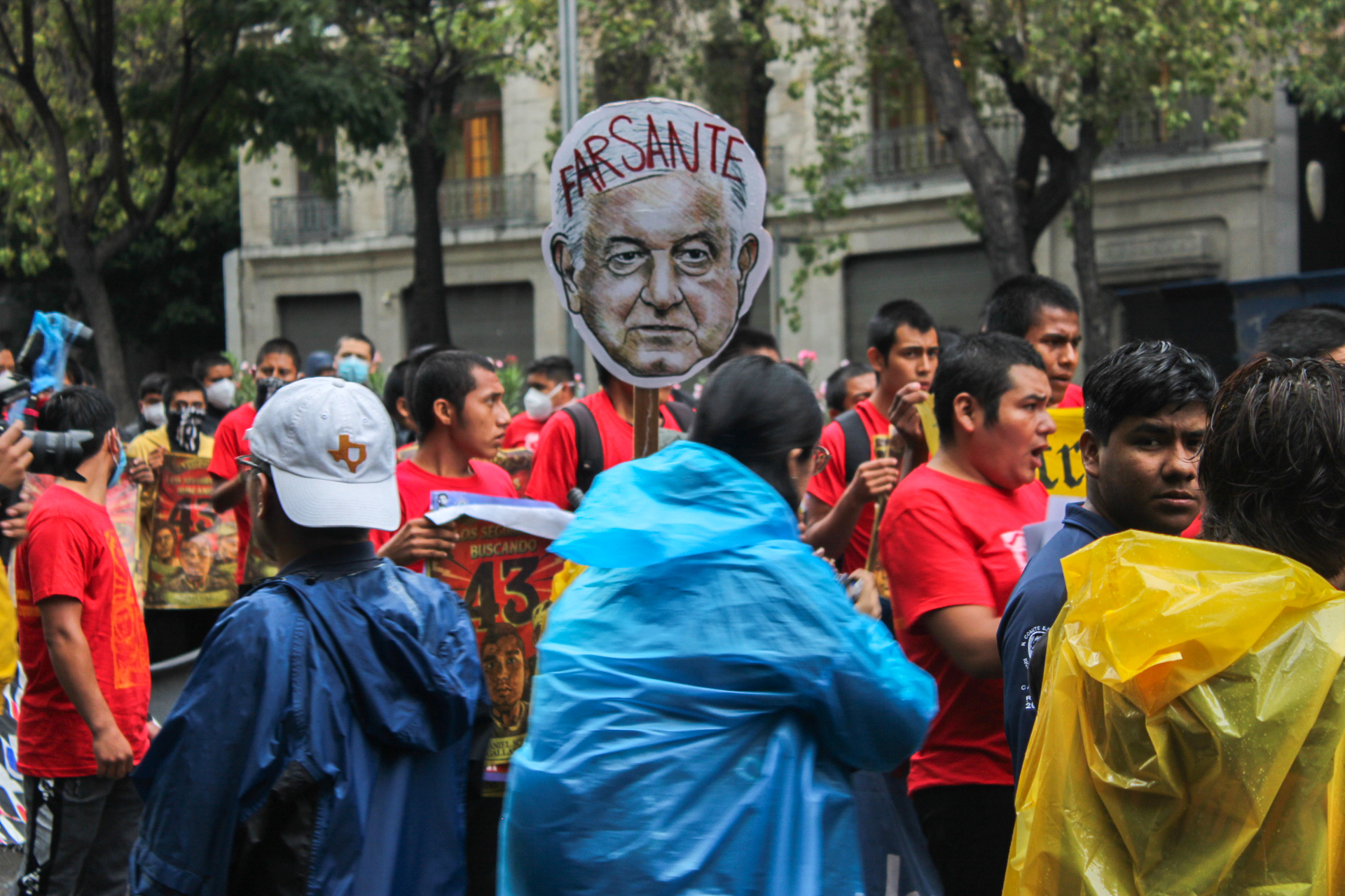 Se cumplen 10 años de la desaparición forzada de los 43 estudiantes de Ayotzinapa. Un largo camino de injusticia, de impunidad, pero sobre todo, de resistencia.