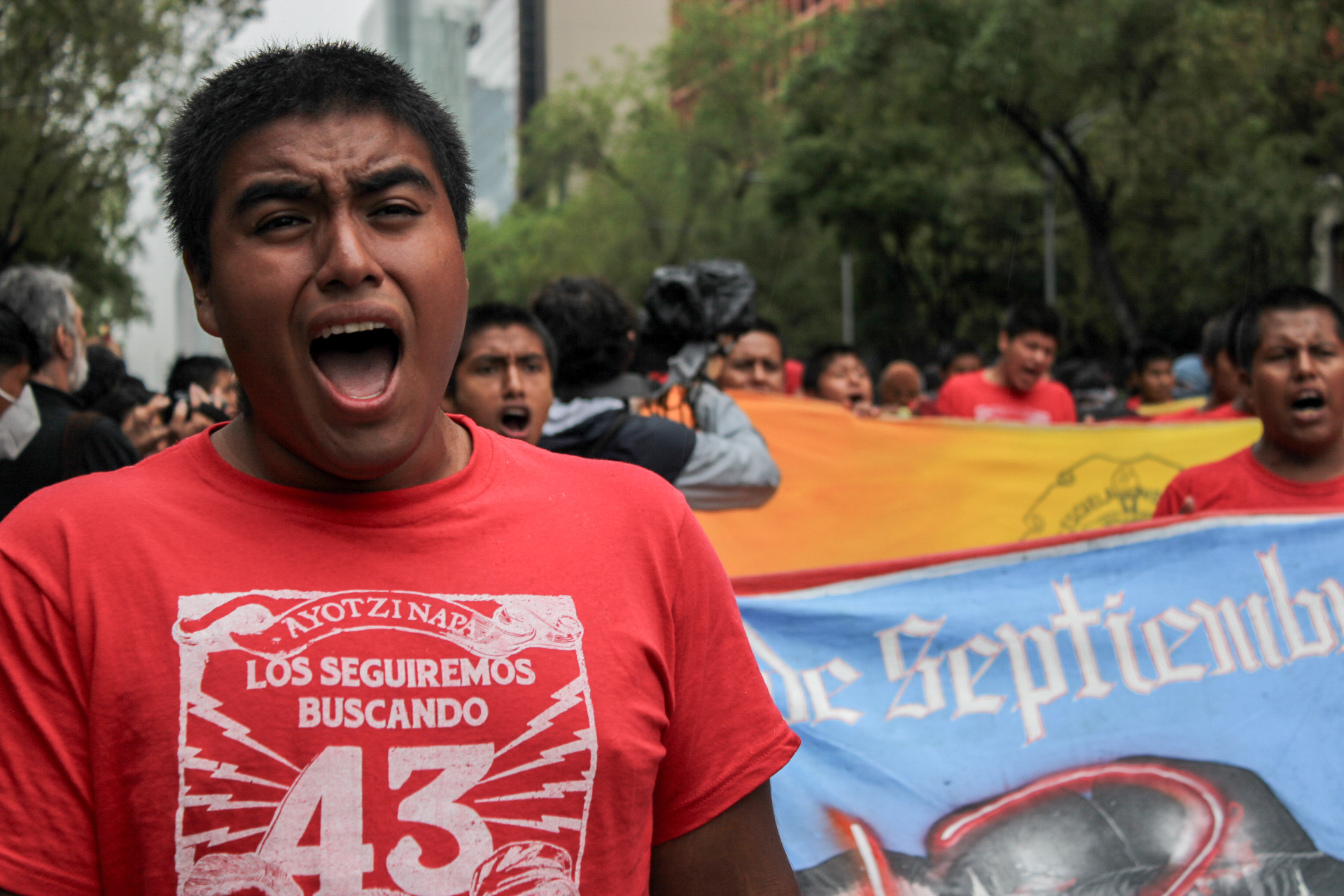 Se cumplen 10 años de la desaparición forzada de los 43 estudiantes de Ayotzinapa. Un largo camino de injusticia, de impunidad, pero sobre todo, de resistencia.