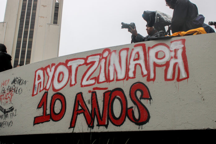 Se cumplen 10 años de la desaparición forzada de los 43 estudiantes de Ayotzinapa. Un largo camino de injusticia, de impunidad, pero sobre todo, de resistencia.