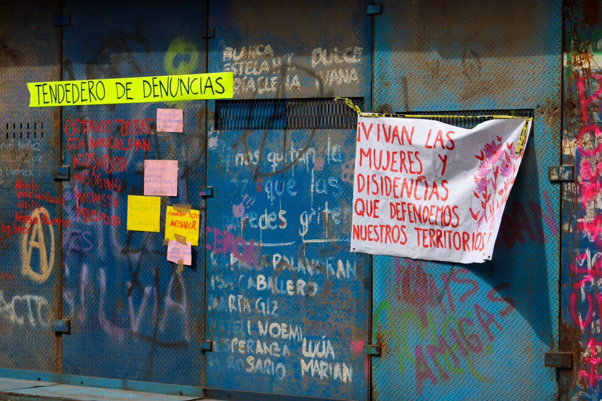 Se realizó la Antigrita 2024 en el Antimonumento ♀, para alzar la voz por la justicia, la libertad, la dignidad y la memoria de las personas violentadas, asesinadas y desaparecidas. Una acción política-cultural en contra de la criminalización, brutalidad y represión policial/militar.