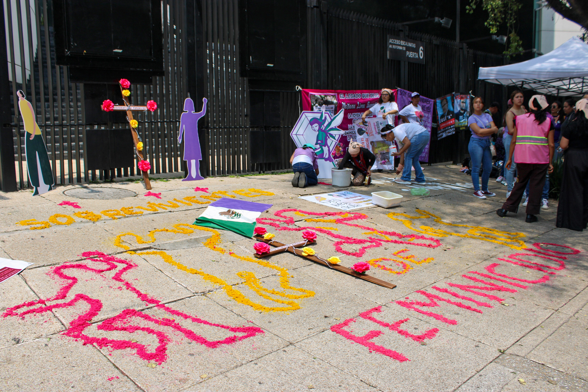 Colectivas Mujeres Sobrevivientes de Tentativa de Feminicidio se concentraron en la Glorieta de las Mujeres que Luchan, para después marchar hacia el Senado de la República, con el fin de exigir justicia y el seguimiento a la “Ley Oropéndola”.