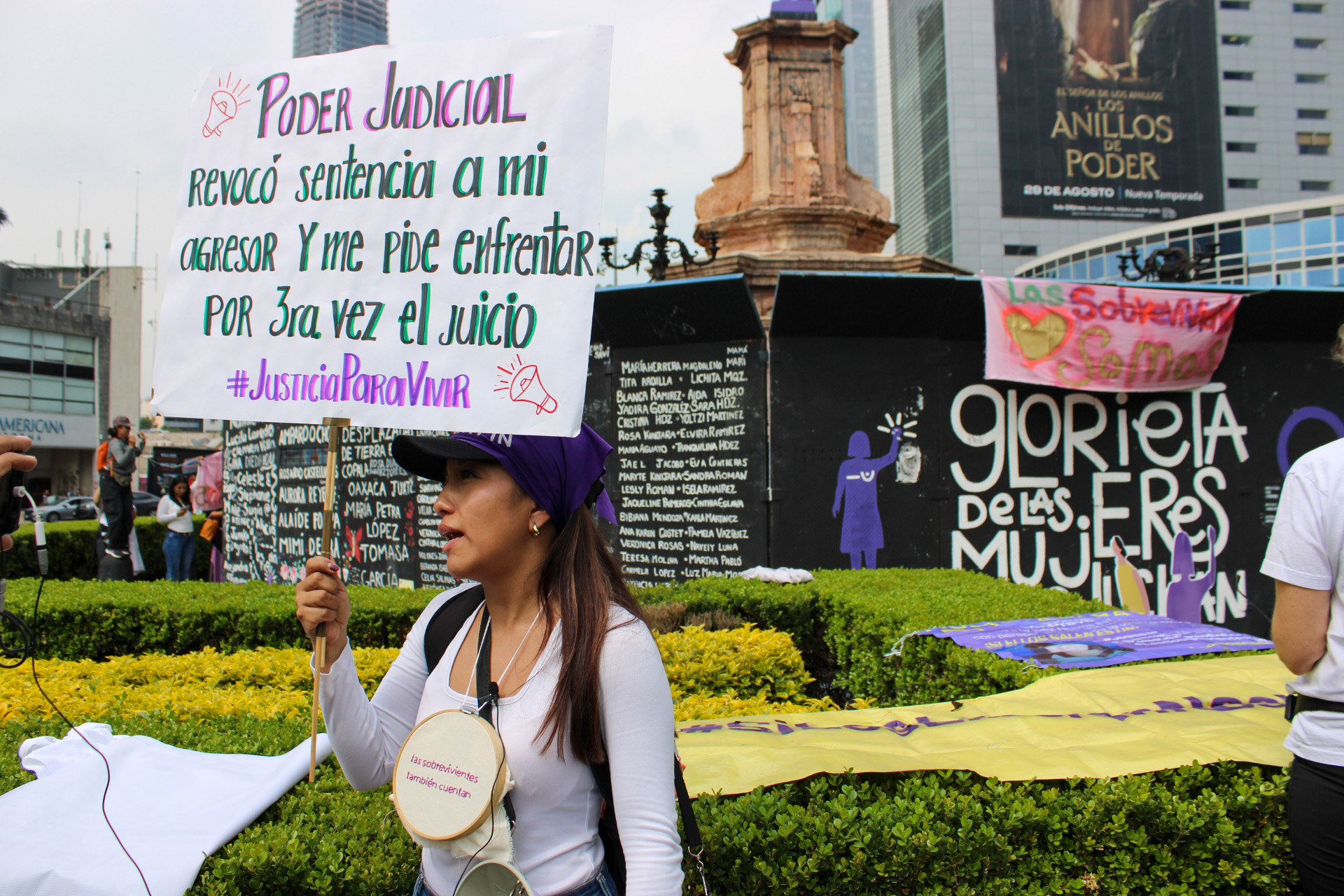 Colectivas Mujeres Sobrevivientes de Tentativa de Feminicidio se concentraron en la Glorieta de las Mujeres que Luchan, para después marchar hacia el Senado de la República, con el fin de exigir justicia y el seguimiento a la “Ley Oropéndola”.