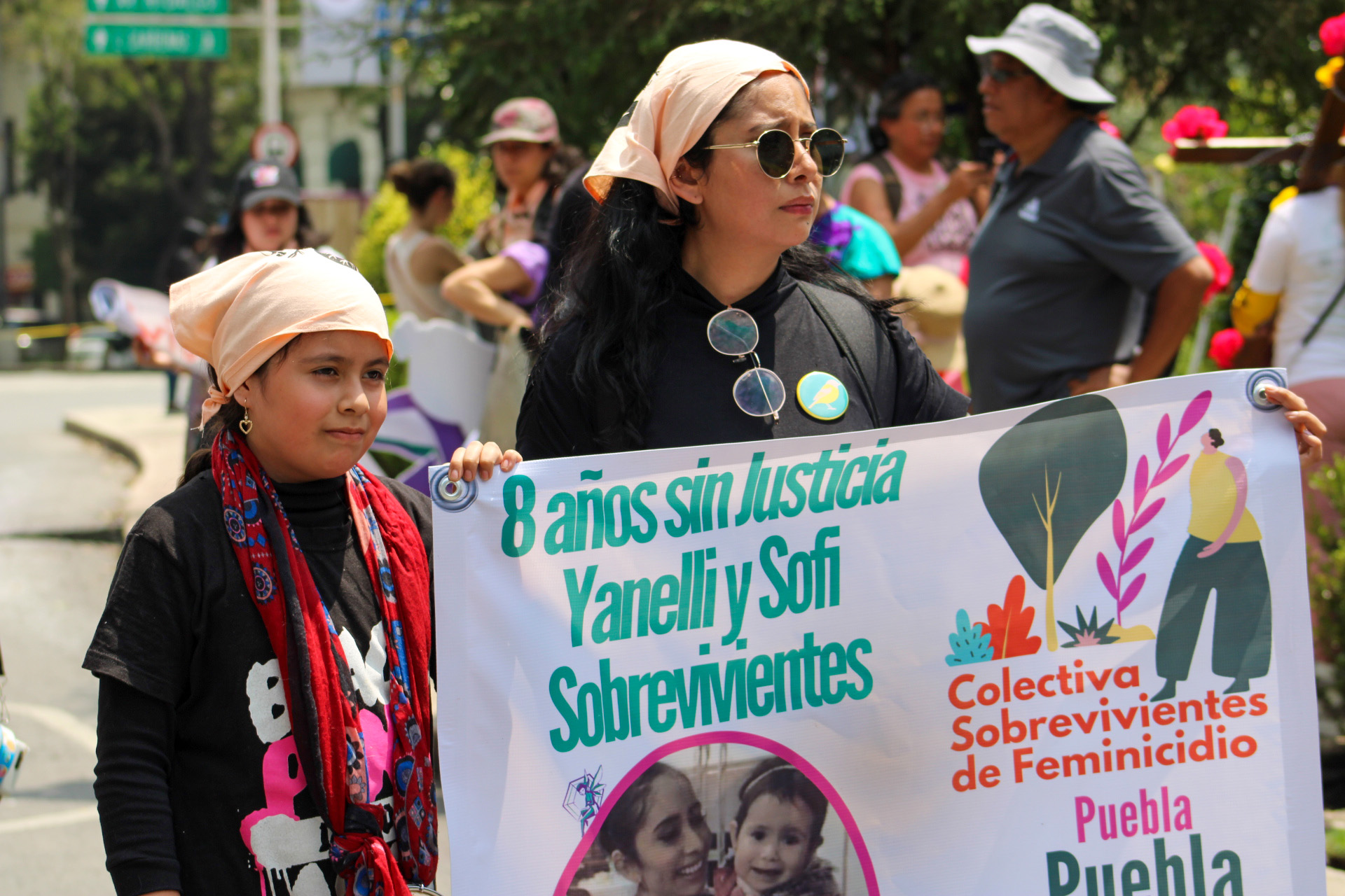 Colectivas Mujeres Sobrevivientes de Tentativa de Feminicidio se concentraron en la Glorieta de las Mujeres que Luchan, para después marchar hacia el Senado de la República, con el fin de exigir justicia y el seguimiento a la “Ley Oropéndola”.