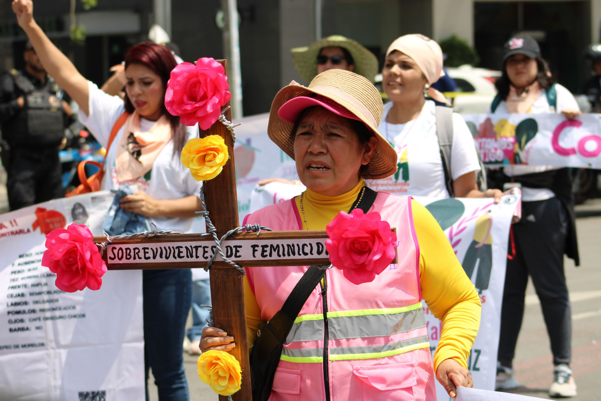 Colectivas Mujeres Sobrevivientes de Tentativa de Feminicidio se concentraron en la Glorieta de las Mujeres que Luchan, para después marchar hacia el Senado de la República, con el fin de exigir justicia y el seguimiento a la “Ley Oropéndola”.