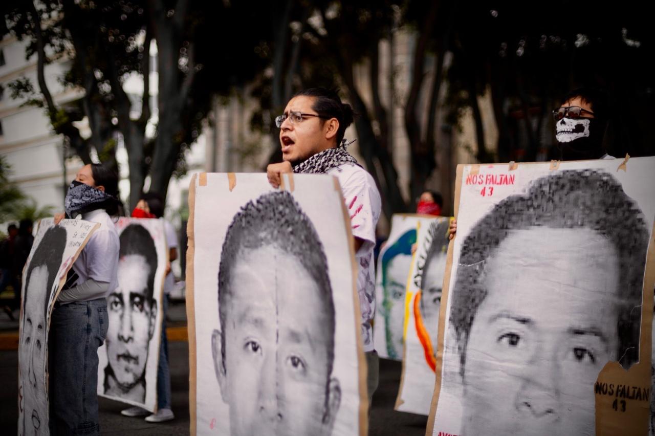 Marchan en Guadalajara por los 10 años sin justicia de Ayotzinapa