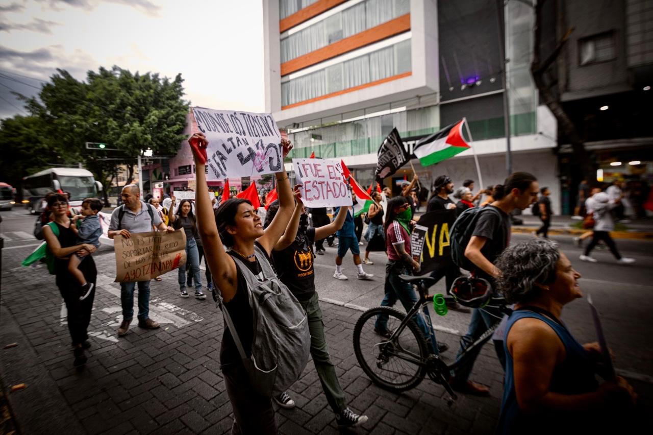 Marchan en Guadalajara por los 10 años sin justicia de Ayotzinapa