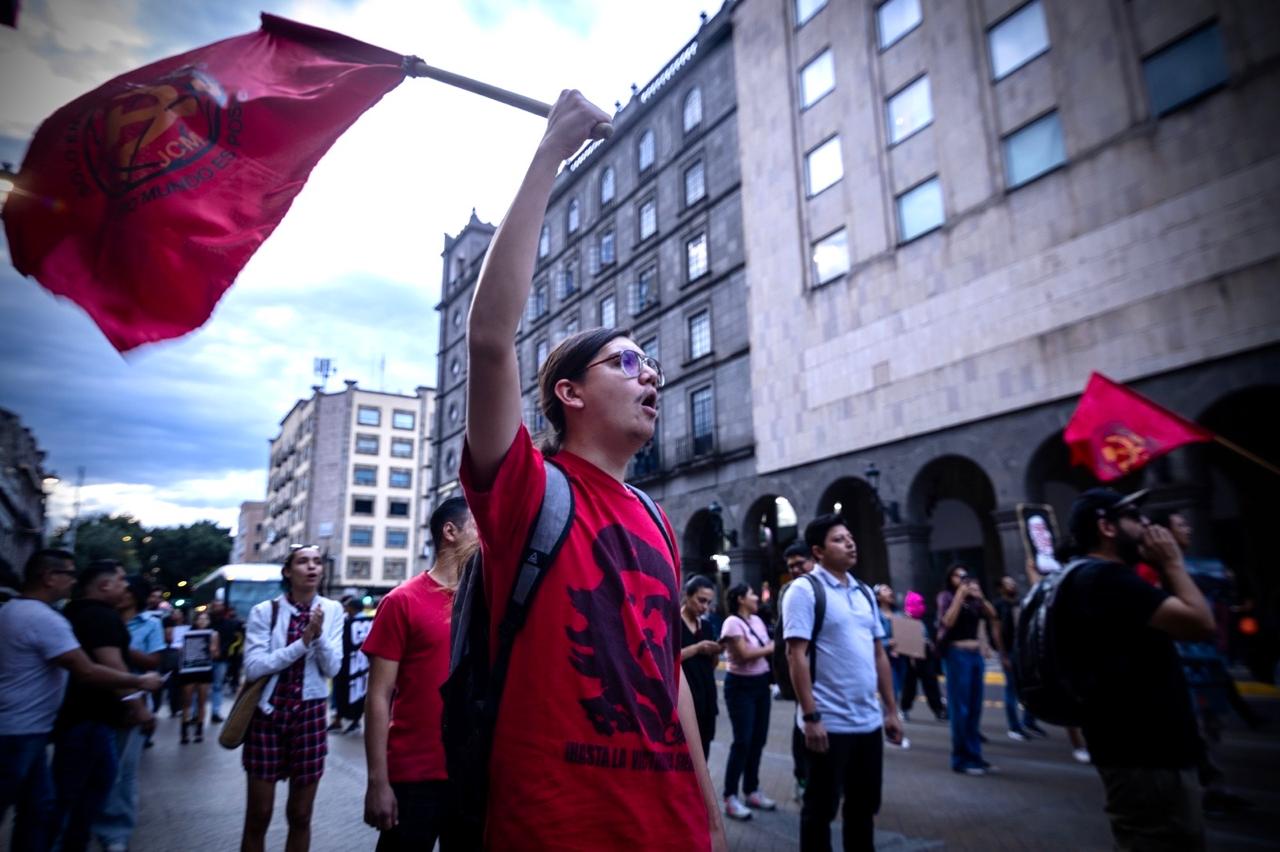 Marchan en Guadalajara por los 10 años sin justicia de Ayotzinapa