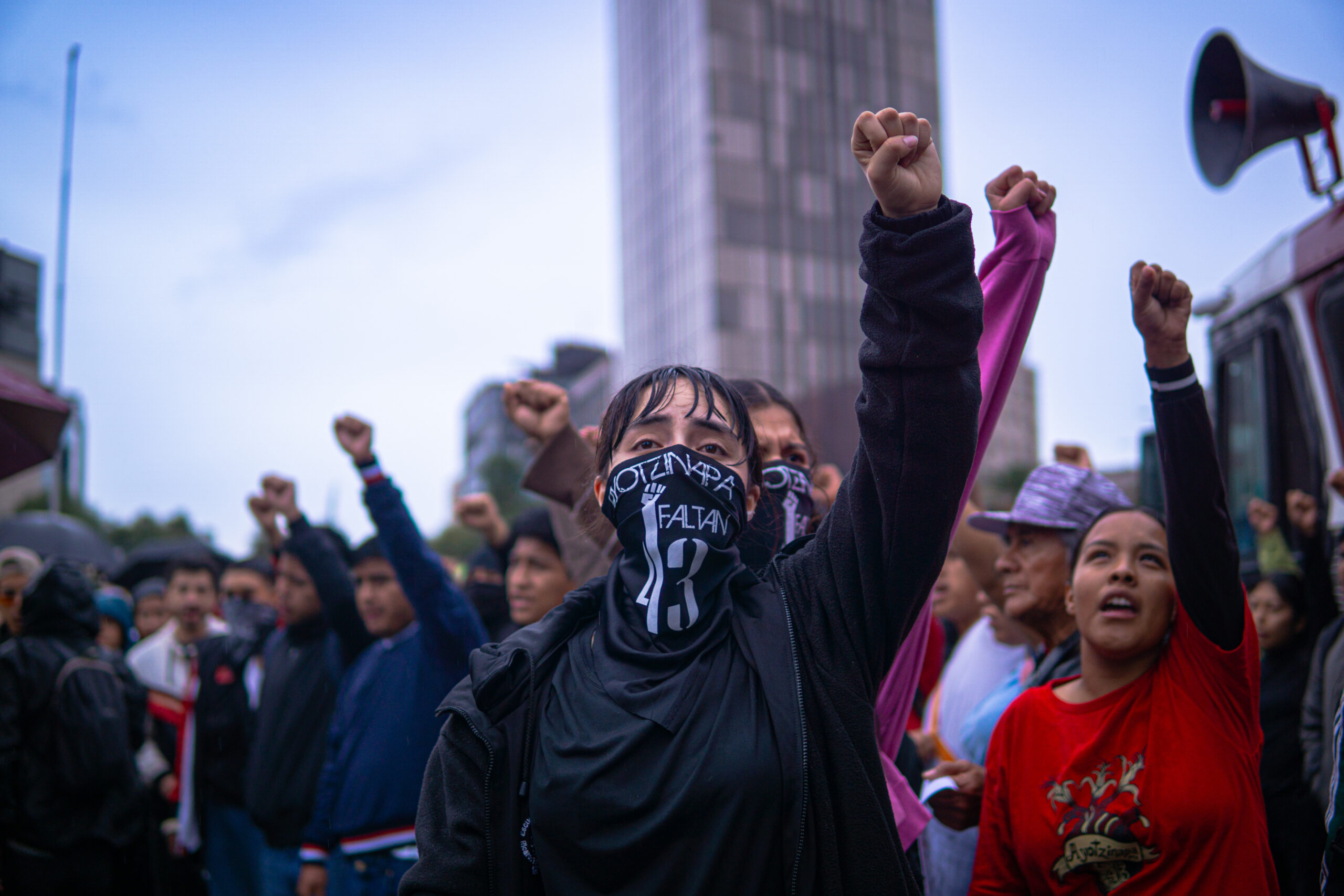 Ayotzinapa: Más de 10 mil personas marchan en la CDMX para exigir verdad y justicia