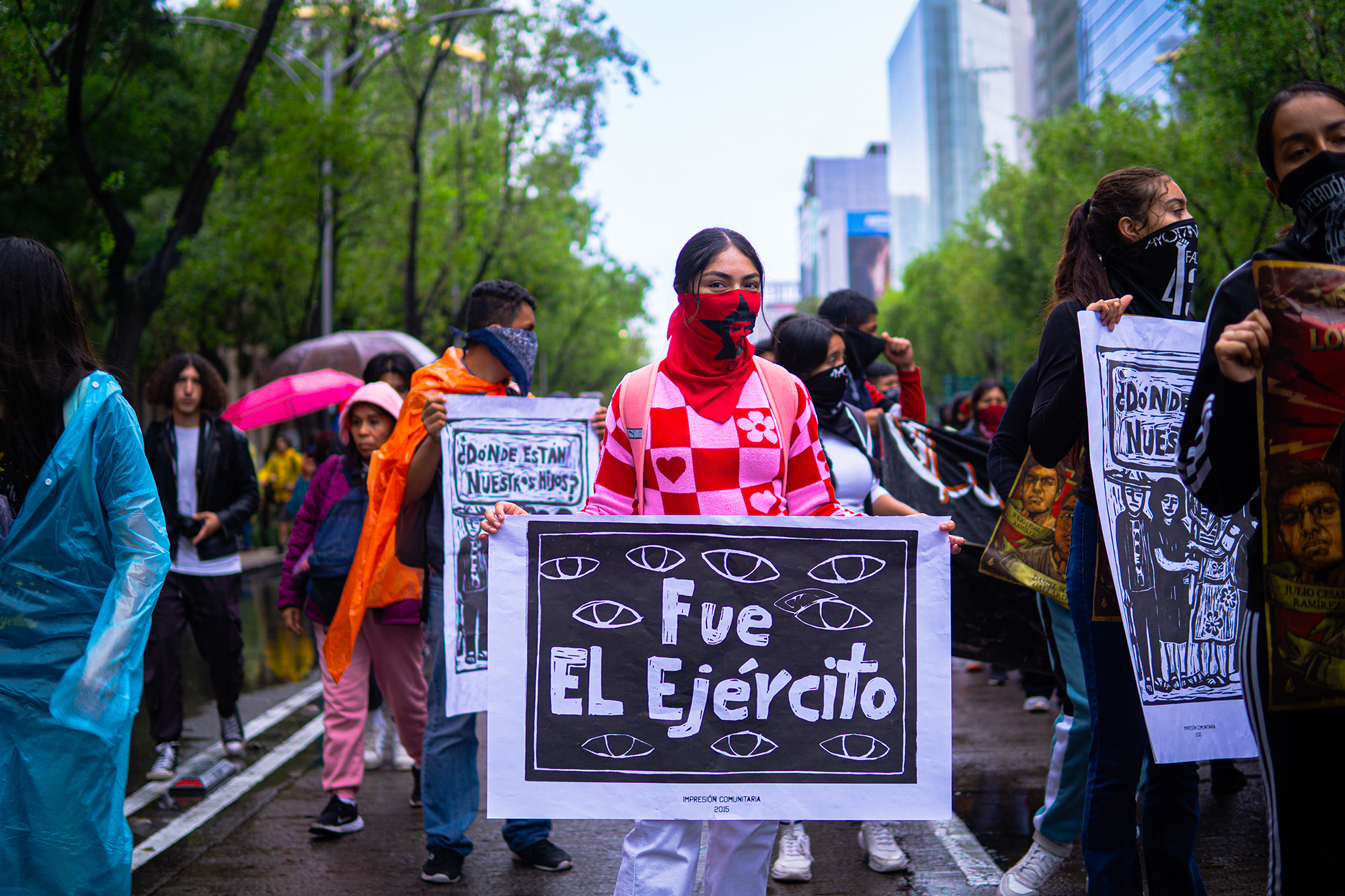 Ayotzinapa: Más de 10 mil personas marchan en la CDMX para exigir verdad y justicia