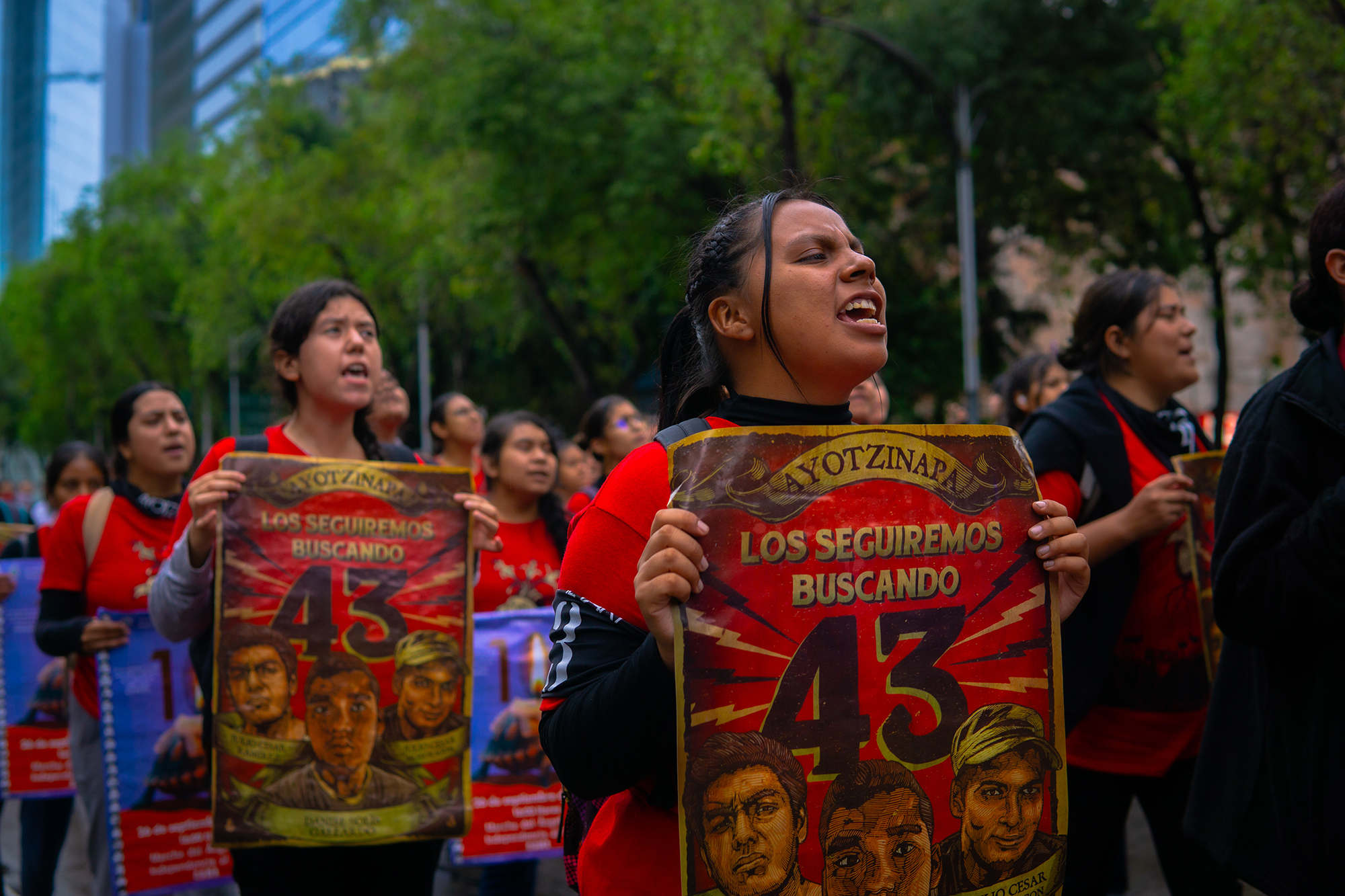 Ayotzinapa: Más de 10 mil personas marchan en la CDMX para exigir verdad y justicia