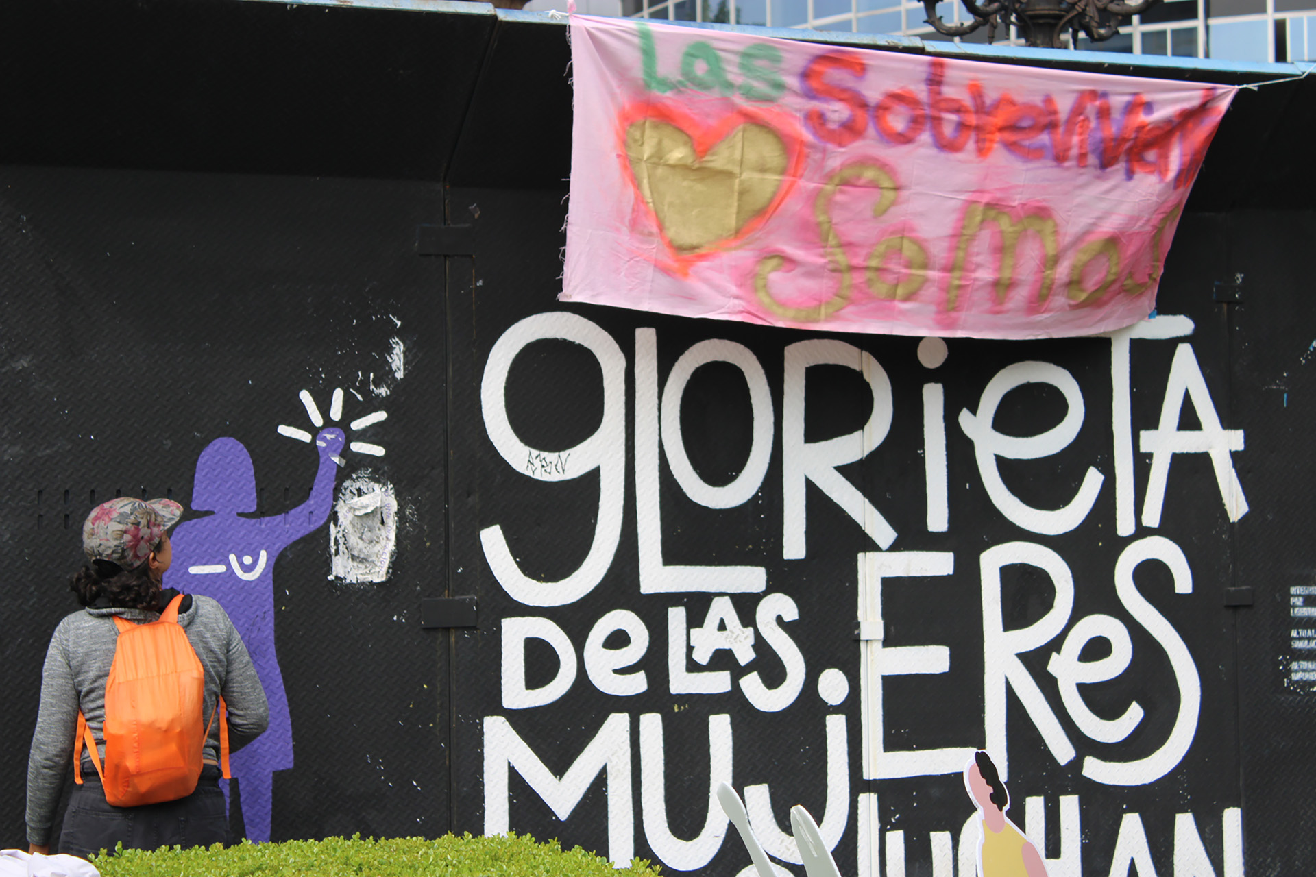 Colectivas Mujeres Sobrevivientes de Tentativa de Feminicidio se concentraron en la Glorieta de las Mujeres que Luchan, para después marchar hacia el Senado de la República, con el fin de exigir justicia y el seguimiento a la “Ley Oropéndola”.