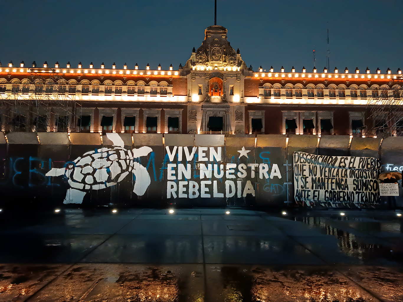 10 años de dolor: Padres de los 43 claman justicia en el Zócalo