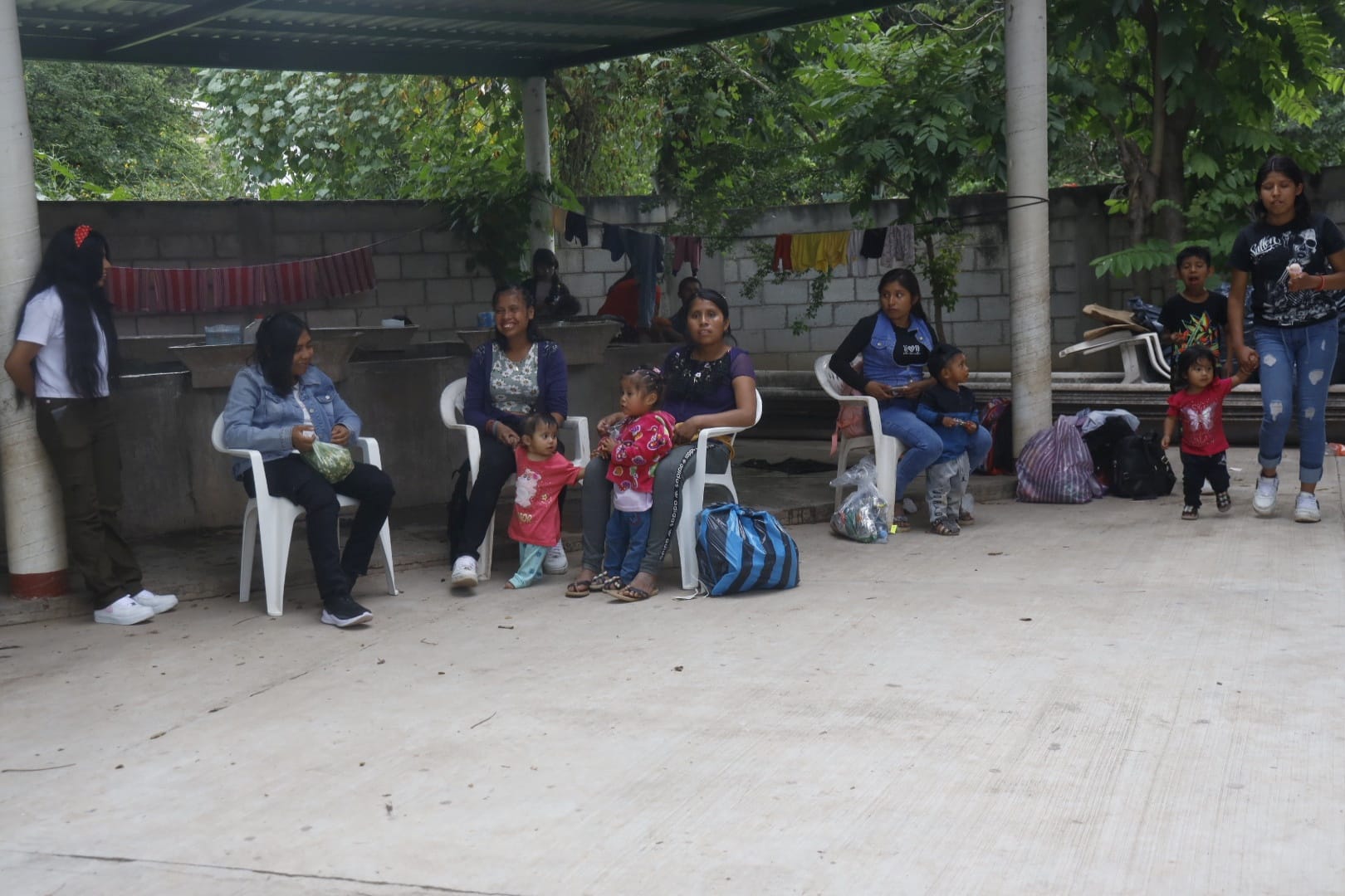 Tras el paso del huracán John, familias jornaleras de la Montaña de Guerrero migran a Sinaloa en busca de sustento