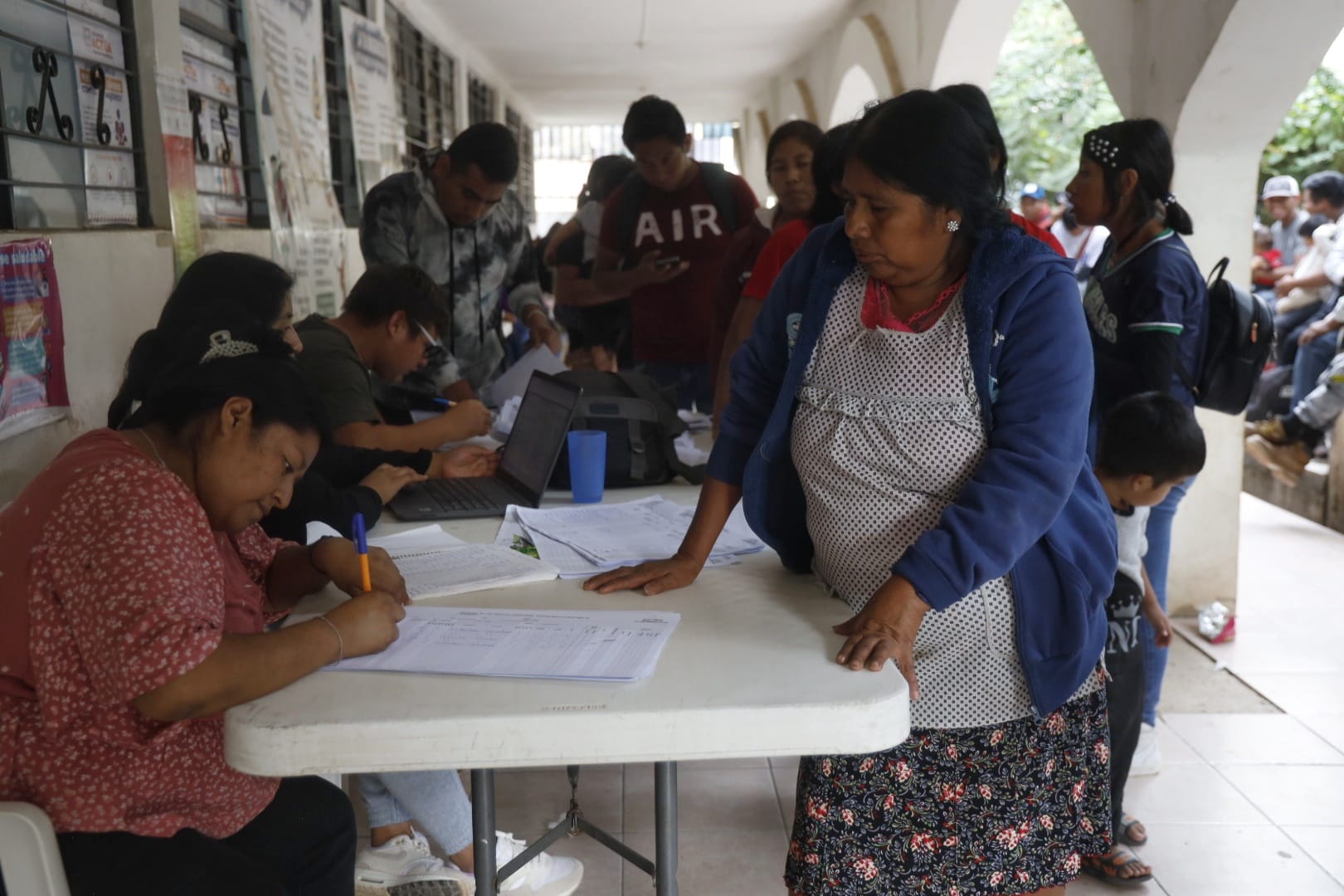 Tras el paso del huracán John, familias jornaleras de la Montaña de Guerrero migran a Sinaloa en busca de sustento