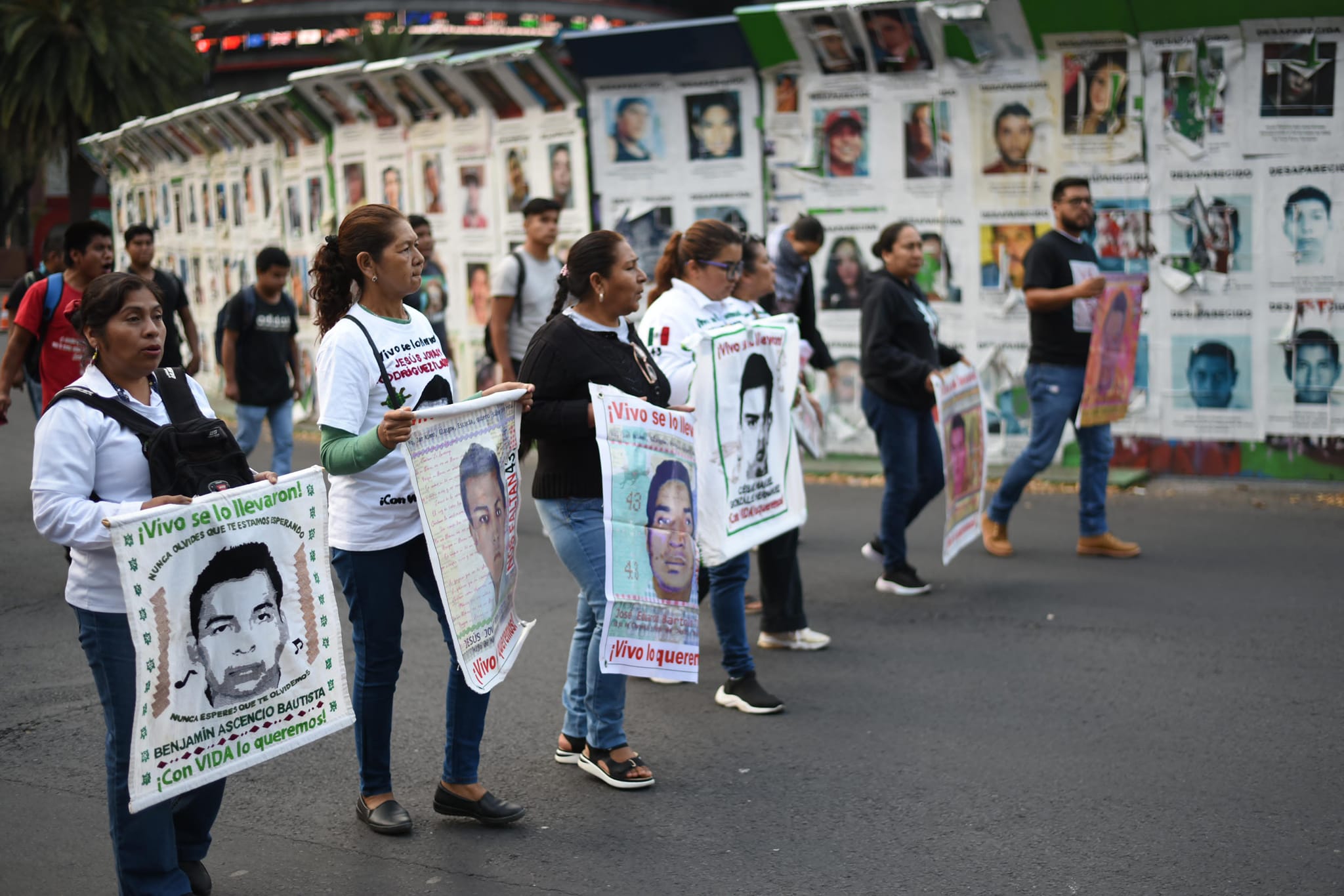 Ayotzinapa: Madres y padres exigen acción a Claudia Sheinbaum tras 121 meses de impunidad