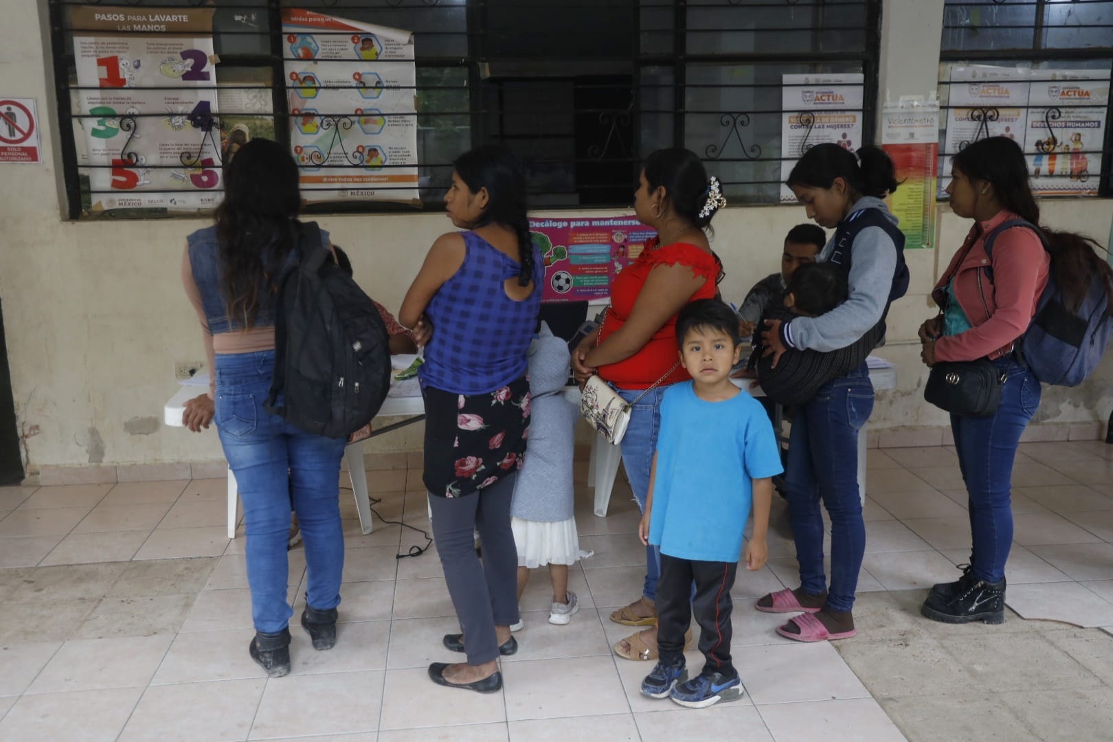 Tras el paso del huracán John, familias jornaleras de la Montaña de Guerrero migran a Sinaloa en busca de sustento