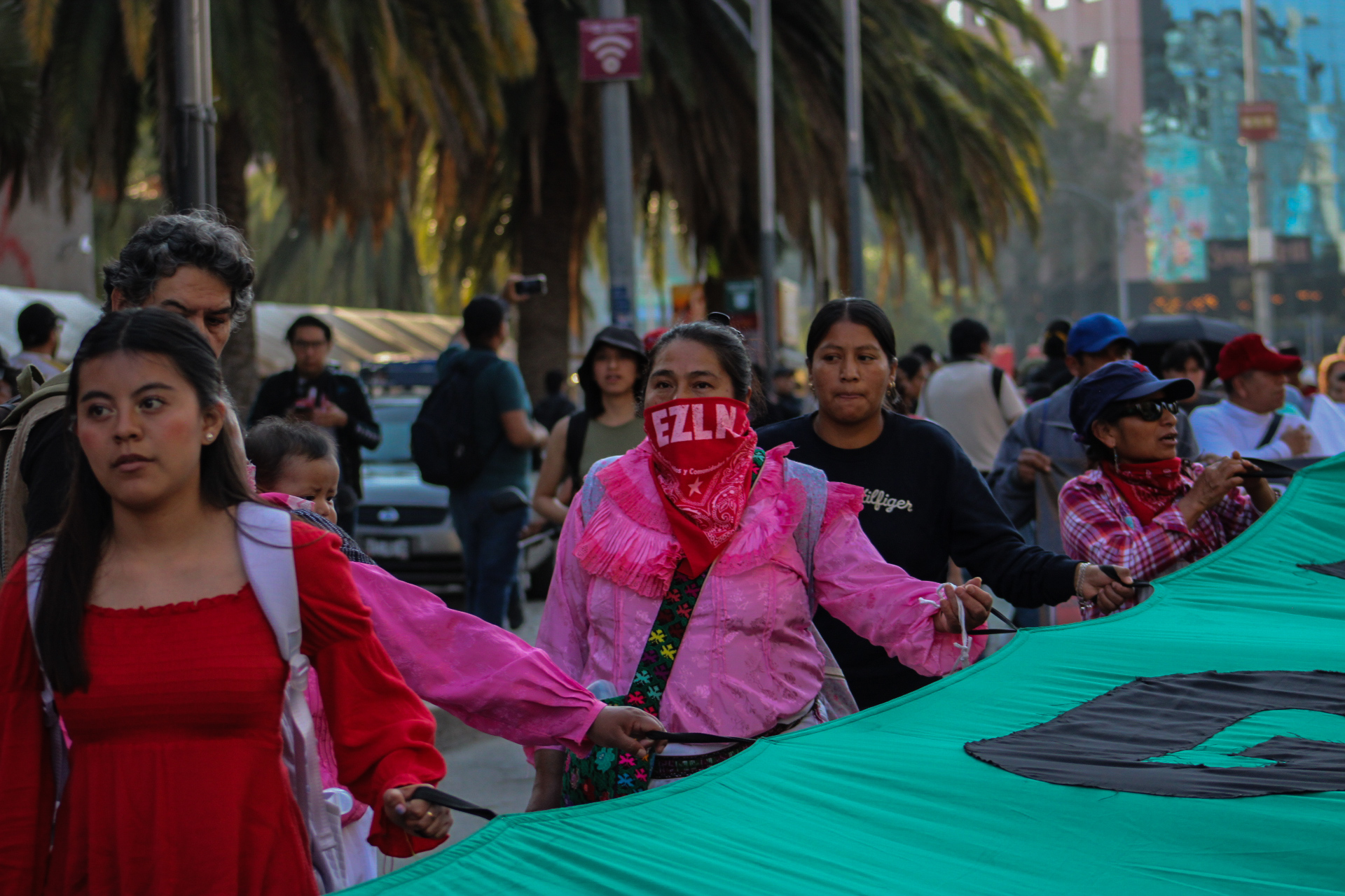 Se llevó a cabo una marcha y un mitin de denuncia contra la violencia hacia los pueblos zapatistas, para exigir justicia y un alto a la guerra contra el EZLN.