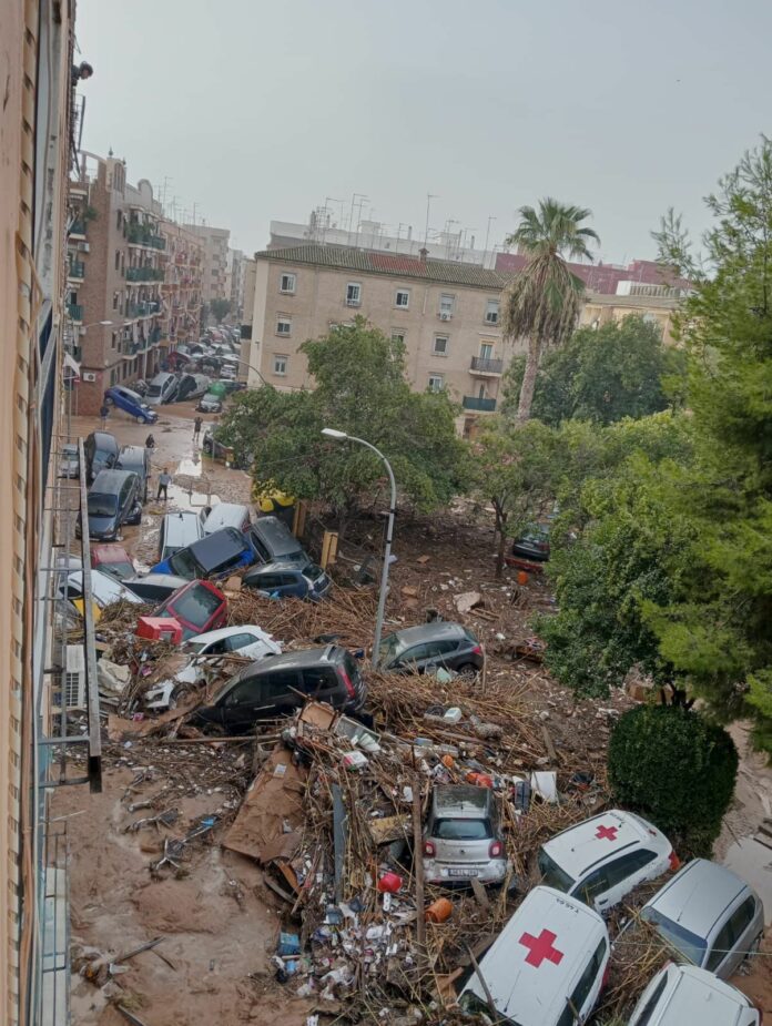 Al menos 72 fallecidos y decenas de desaparecidos tras inundaciones en Valencia y Castilla-La Mancha