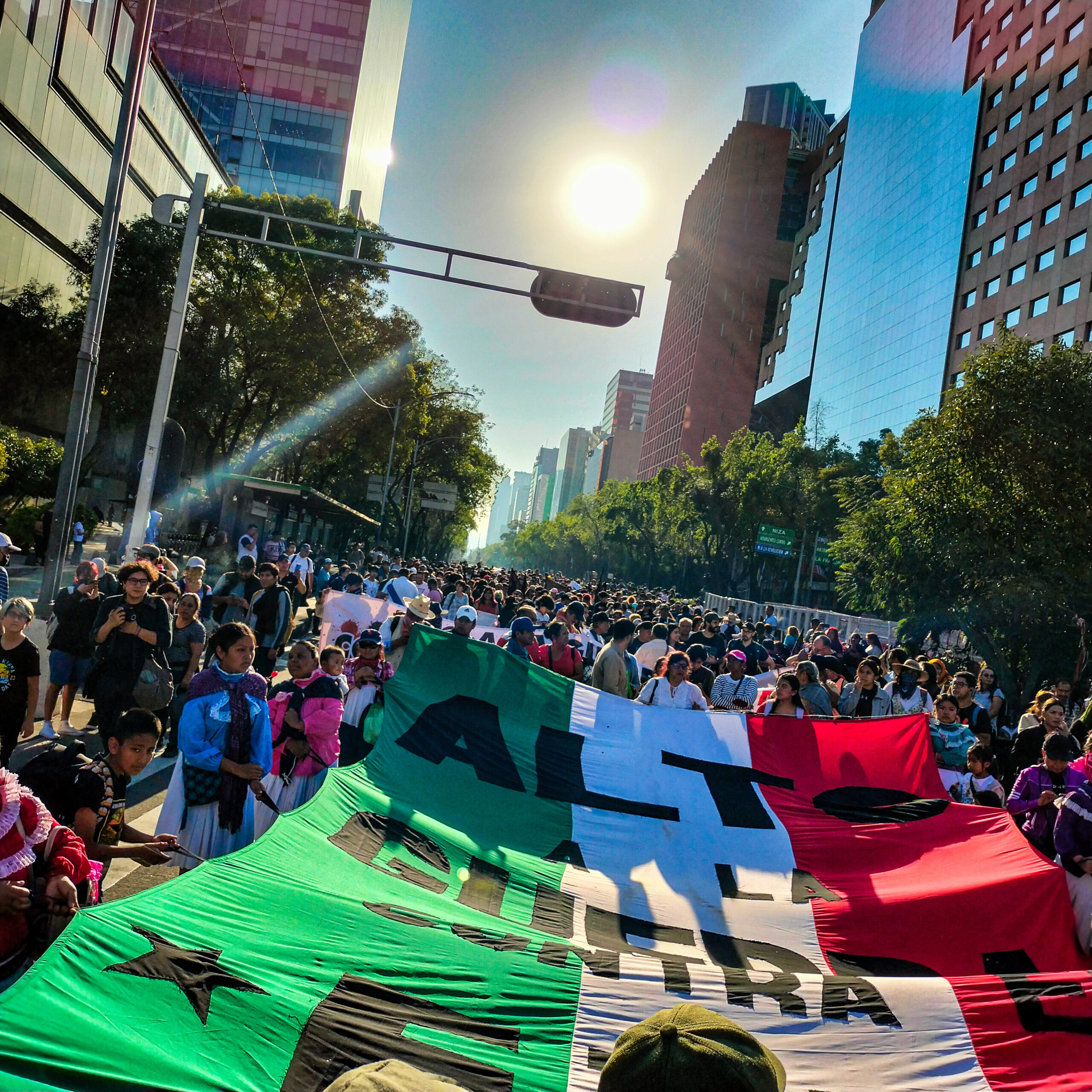 Se llevó a cabo una marcha y un mitin de denuncia contra la violencia hacia los pueblos zapatistas, para exigir justicia y un alto a la guerra contra el EZLN.