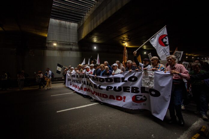 A 56 años de la Masacre de Tlatelolco, marchan por justicia y verdad