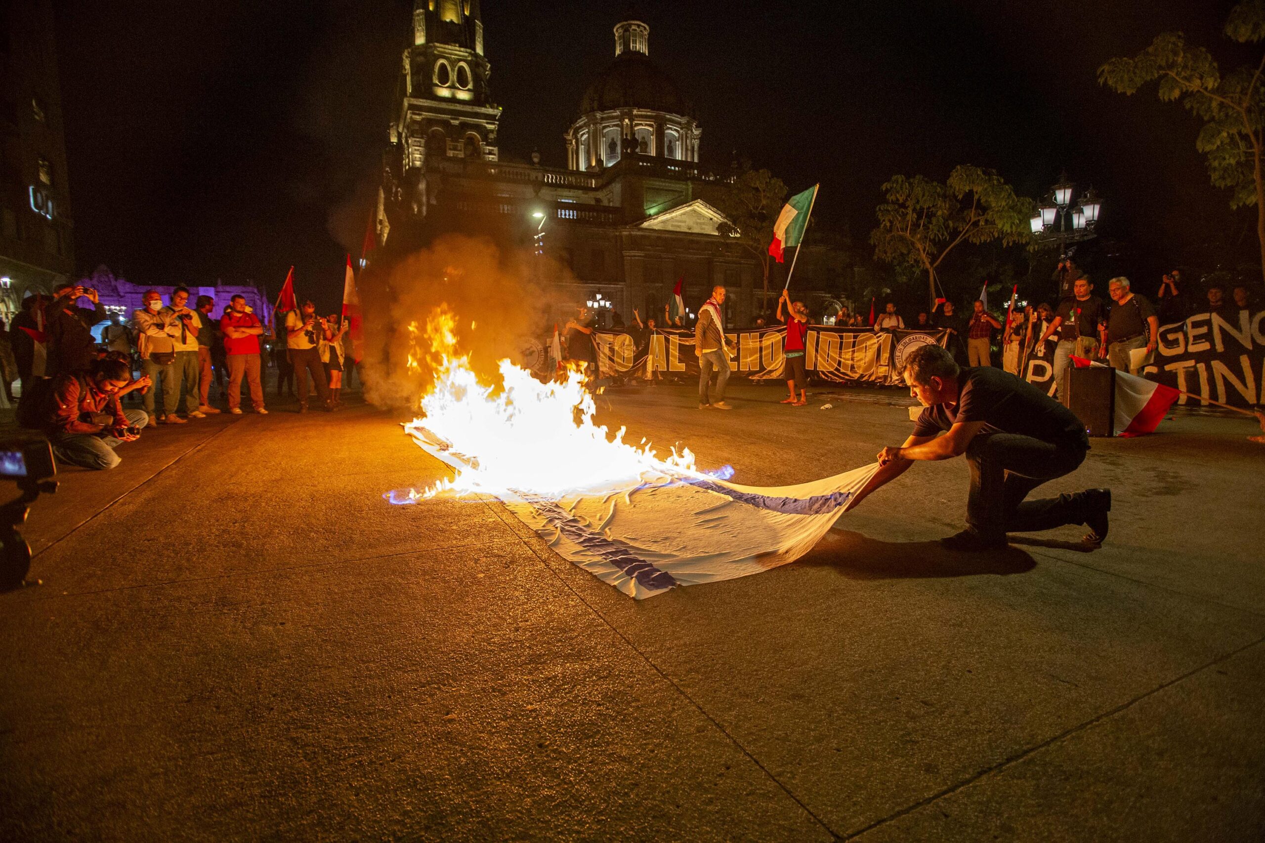 Cientos marchan en Guadalajara en solidaridad con Palestina