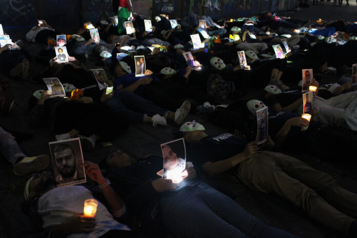 Se llevó a cabo una velada en el Ángel de la Independencia de la CDMX, en memoria de 183 periodistas asesinados en Gaza y para exigir un alto a la violencia contra la prensa.