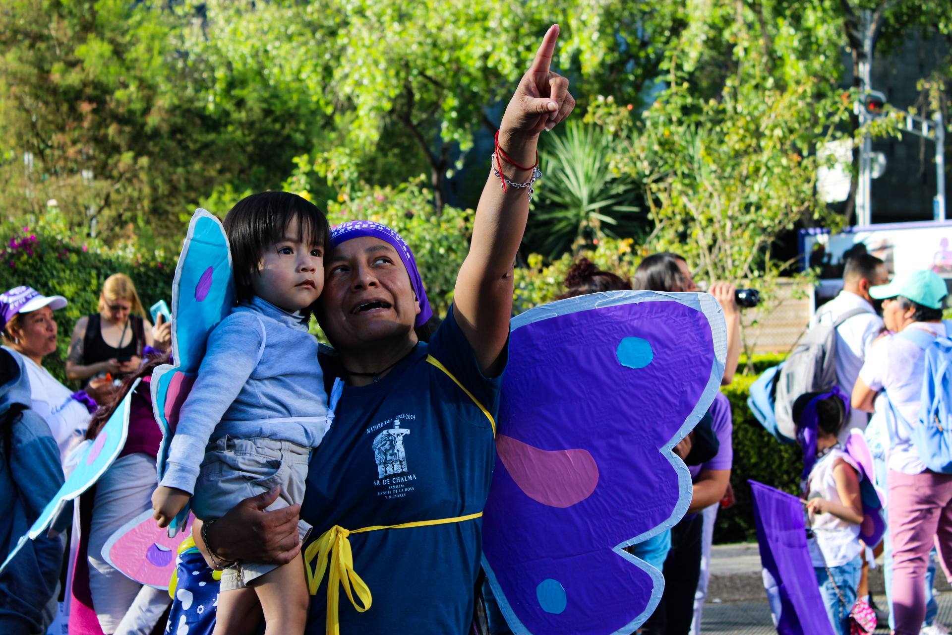 En el marco del 25 de noviembre Día Internacional por la Eliminación de la Violencia hacia las Mujeres, distintos colectivos se reunieron en la Glorieta de las Mujeres que Luchan para marchar hacia el Zócalo capitalino, con el fin de visibilizar la lucha por sus derechos, por justicia merecida y por su reivindicación. 