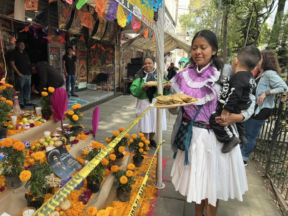 Con ofrenda y resistencia, la Casa de los Pueblos 'Samir Flores Soberanes' recuerda a Ramona, Pedro y Galeano