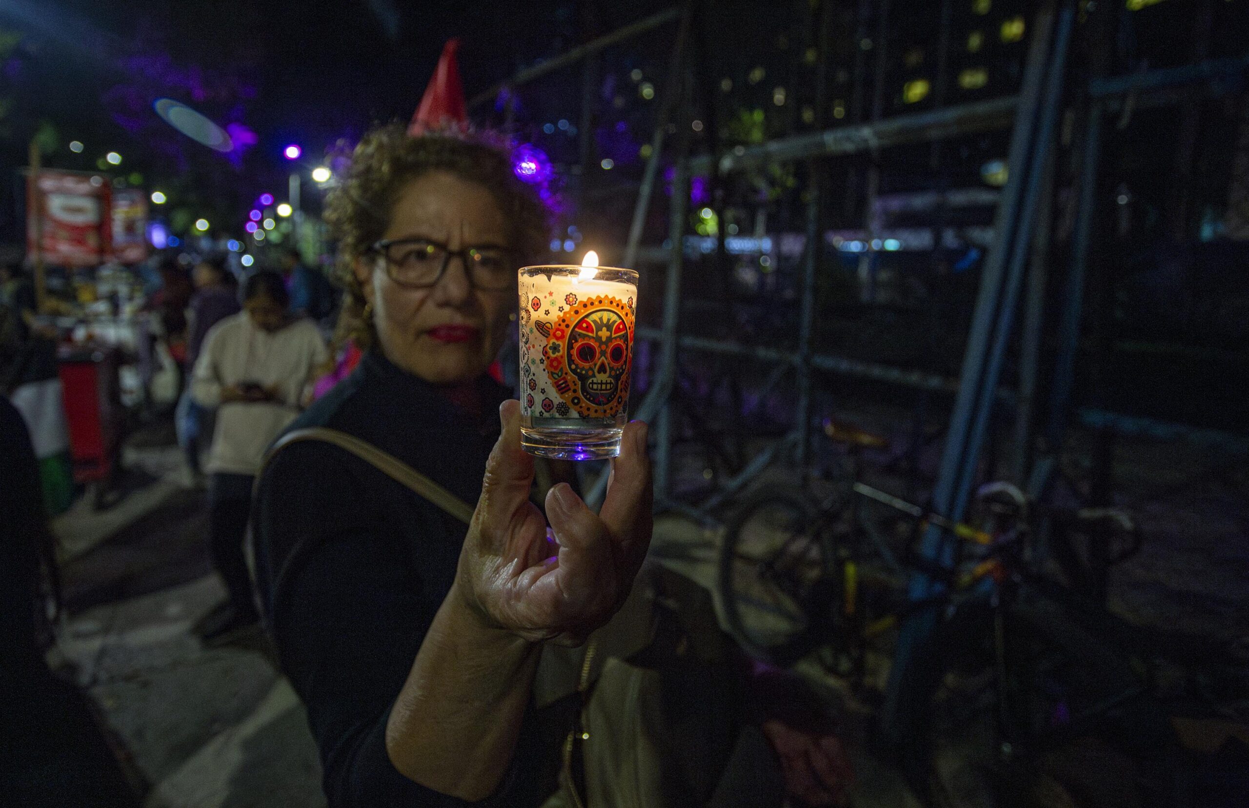 En Día de Muertos, la Plataforma Común por Palestina coloca ofrenda frente a embajada de EE. UU. en honor a víctimas de Gaza